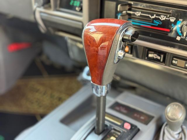 ランドクルーザープラド SXワイド 排ガス対策済み!日本全国登録可能! リビルトエンジン載せ替え済み! ナローボディー加工済み オールドイングリッシュホワイト塗装済み 2インチリフトアップ ブラッドレイV16アルミホイール ナルディー(35枚目)