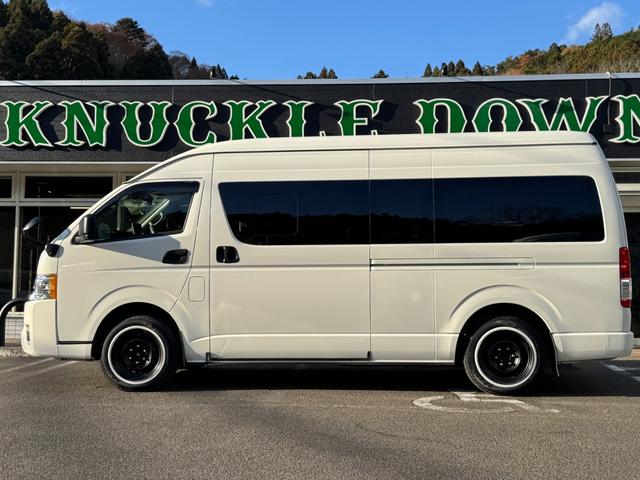 ハイエースバン ＤＸ　ＧＬパッケージ　ディーゼル４ＷＤ　寒冷地仕様　パノラミックビューモニター　デジタルインナーミラーシートカバー装着済み　８ナンバー２年車検取得済み　デットニング施工済み　床板張り　ノックスドール施工済み（10枚目）