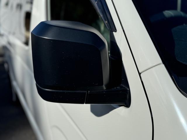 ハイエースバン ＤＸ　ＧＬパッケージ　ディーゼル４ＷＤ　寒冷地仕様　パノラミックビューモニター　デジタルインナーミラーシートカバー装着済み　８ナンバー２年車検取得済み　デットニング施工済み　床板張り　ノックスドール施工済み（20枚目）