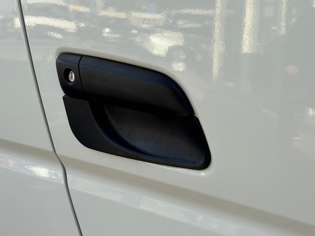 ハイエースバン ＤＸ　ＧＬパッケージ　ディーゼル４ＷＤ　寒冷地仕様　パノラミックビューモニター　デジタルインナーミラーシートカバー装着済み　８ナンバー２年車検取得済み　デットニング施工済み　床板張り　ノックスドール施工済み（22枚目）