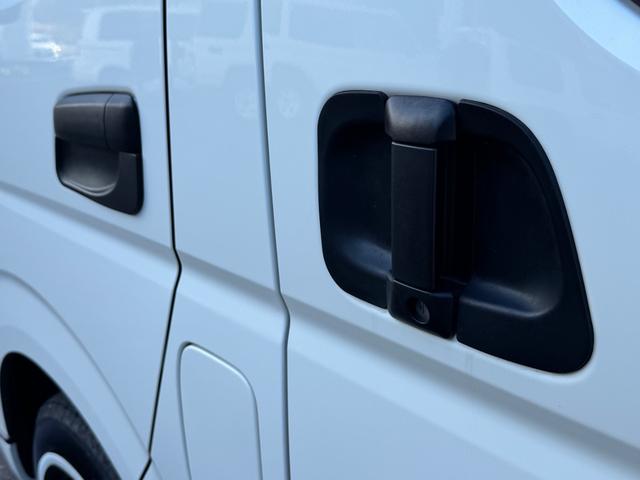 ハイエースバン ＤＸ　ＧＬパッケージ　ディーゼル４ＷＤ　寒冷地仕様　パノラミックビューモニター　デジタルインナーミラーシートカバー装着済み　８ナンバー２年車検取得済み　デットニング施工済み　床板張り　ノックスドール施工済み（23枚目）