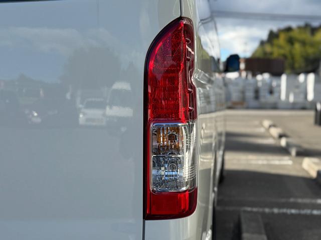 ハイエースバン ＤＸ　ＧＬパッケージ　ディーゼル４ＷＤ　寒冷地仕様　パノラミックビューモニター　デジタルインナーミラーシートカバー装着済み　８ナンバー２年車検取得済み　デットニング施工済み　床板張り　ノックスドール施工済み（27枚目）