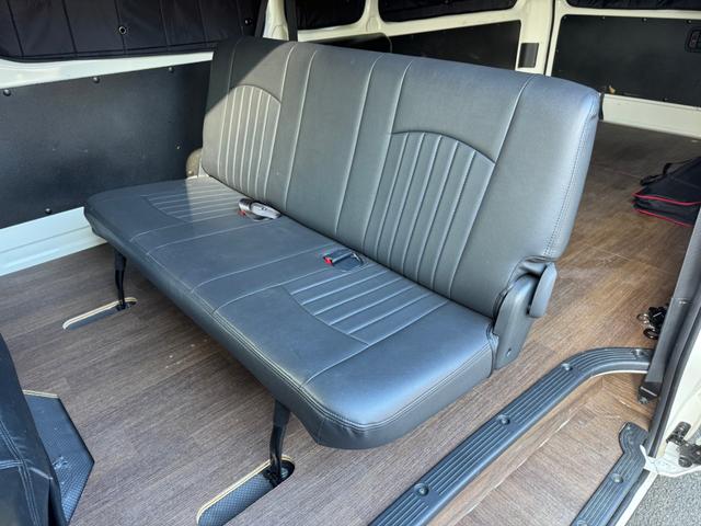 ハイエースバン ＤＸ　ＧＬパッケージ　ディーゼル４ＷＤ　寒冷地仕様　パノラミックビューモニター　デジタルインナーミラーシートカバー装着済み　８ナンバー２年車検取得済み　デットニング施工済み　床板張り　ノックスドール施工済み（40枚目）