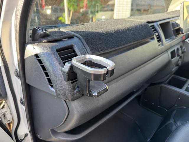 ハイエースバン ＤＸ　ＧＬパッケージ　ディーゼル４ＷＤ　寒冷地仕様　パノラミックビューモニター　デジタルインナーミラーシートカバー装着済み　８ナンバー２年車検取得済み　デットニング施工済み　床板張り　ノックスドール施工済み（48枚目）