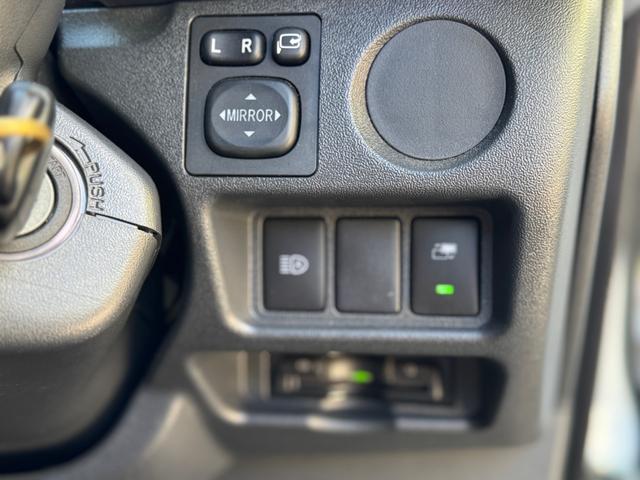 ハイエースバン ＤＸ　ＧＬパッケージ　ディーゼル４ＷＤ　寒冷地仕様　パノラミックビューモニター　デジタルインナーミラーシートカバー装着済み　８ナンバー２年車検取得済み　デットニング施工済み　床板張り　ノックスドール施工済み（55枚目）