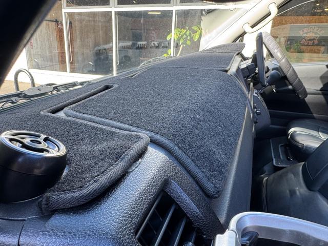 ハイエースバン ＤＸ　ＧＬパッケージ　ディーゼル４ＷＤ　寒冷地仕様　パノラミックビューモニター　デジタルインナーミラーシートカバー装着済み　８ナンバー２年車検取得済み　デットニング施工済み　床板張り　ノックスドール施工済み（59枚目）