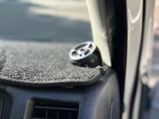 ハイエースバン ＤＸ　ＧＬパッケージ　ディーゼル４ＷＤ　寒冷地仕様　パノラミックビューモニター　デジタルインナーミラーシートカバー装着済み　８ナンバー２年車検取得済み　デットニング施工済み　床板張り　ノックスドール施工済み（60枚目）