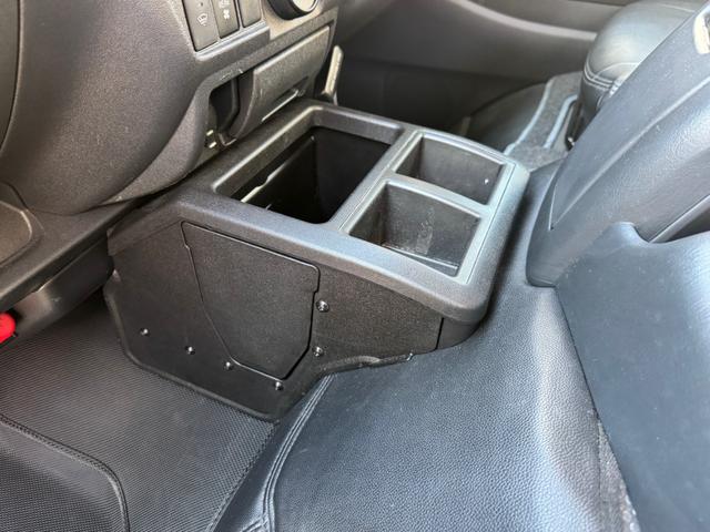 ハイエースバン ＤＸ　ＧＬパッケージ　ディーゼル４ＷＤ　寒冷地仕様　パノラミックビューモニター　デジタルインナーミラーシートカバー装着済み　８ナンバー２年車検取得済み　デットニング施工済み　床板張り　ノックスドール施工済み（63枚目）