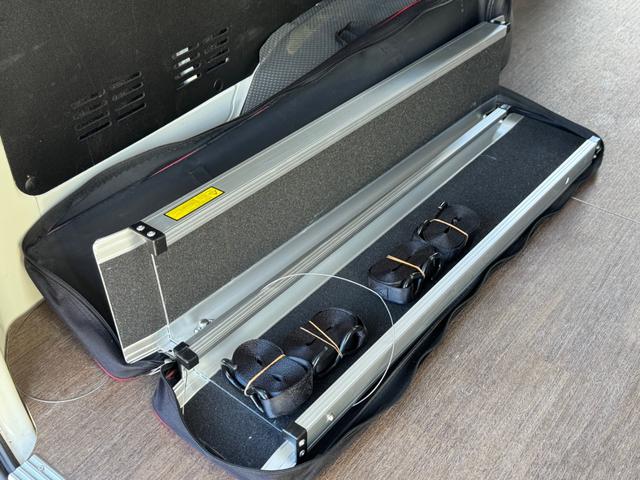 ハイエースバン ＤＸ　ＧＬパッケージ　ディーゼル４ＷＤ　寒冷地仕様　パノラミックビューモニター　デジタルインナーミラーシートカバー装着済み　８ナンバー２年車検取得済み　デットニング施工済み　床板張り　ノックスドール施工済み（66枚目）