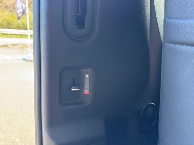 ハイエースバン ＤＸ　ＧＬパッケージ　ディーゼル４ＷＤ　寒冷地仕様　パノラミックビューモニター　デジタルインナーミラーシートカバー装着済み　８ナンバー２年車検取得済み　デットニング施工済み　床板張り　ノックスドール施工済み（68枚目）