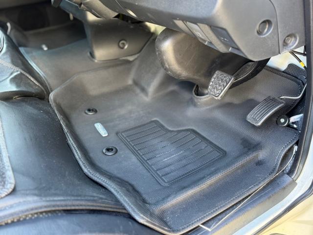 ハイエースバン ＤＸ　ＧＬパッケージ　ディーゼル４ＷＤ　寒冷地仕様　パノラミックビューモニター　デジタルインナーミラーシートカバー装着済み　８ナンバー２年車検取得済み　デットニング施工済み　床板張り　ノックスドール施工済み（69枚目）