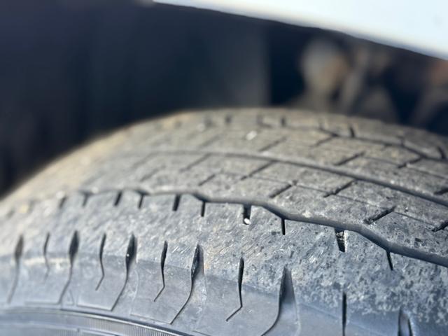 ハイエースバン ＤＸ　ＧＬパッケージ　ディーゼル４ＷＤ　寒冷地仕様　パノラミックビューモニター　デジタルインナーミラーシートカバー装着済み　８ナンバー２年車検取得済み　デットニング施工済み　床板張り　ノックスドール施工済み（72枚目）