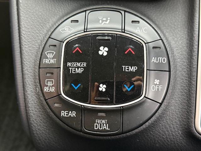 ノア Ｓｉ　純正ナビ　フルセグ　後席モニター　両側電動ドア　ＢＴ接続　ＬＥＤヘットライト　ウォークスルー　ＡＵＴＯライト　ＳＤナビゲーション　ＤＶＤ視聴可　ダブルエアコン　ＥＴＣ付き　横滑り防止機能（22枚目）