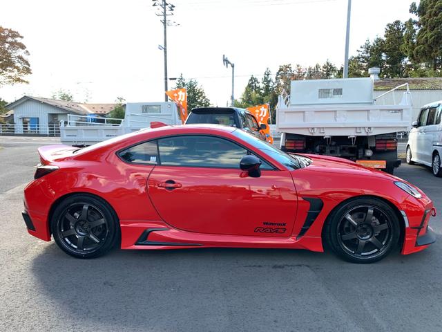 GR86 RZ 1オーナー車 TRD-GRフルエアロキット RAYS-TE37アルミ TRDマフラー SACHSアブソーバー BRIDEフルバケ MOMOクイックリリース BLITZサクション(13枚目)