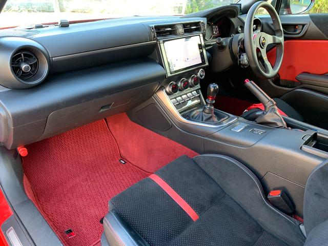 GR86 RZ 1オーナー車 TRD-GRフルエアロキット RAYS-TE37アルミ TRDマフラー SACHSアブソーバー BRIDEフルバケ MOMOクイックリリース BLITZサクション(23枚目)