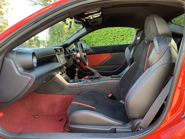 GR86 RZ 1オーナー車 TRD-GRフルエアロキット RAYS-TE37アルミ TRDマフラー SACHSアブソーバー BRIDEフルバケ MOMOクイックリリース BLITZサクション(24枚目)