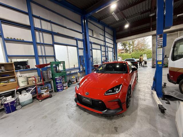 GR86 RZ 1オーナー車 TRD-GRフルエアロキット RAYS-TE37アルミ TRDマフラー SACHSアブソーバー BRIDEフルバケ MOMOクイックリリース BLITZサクション(54枚目)