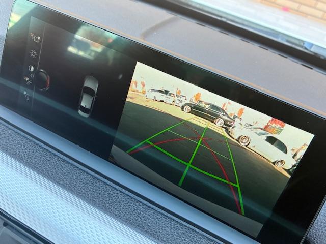 バックモニター装備で、駐車も安心ですね♪