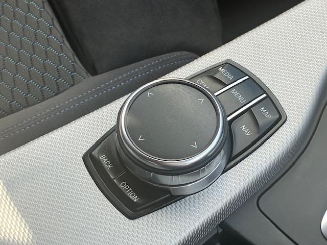 手元でナビやＡＶソースをアクセス出来る、コントロールユニット搭載車輌♪