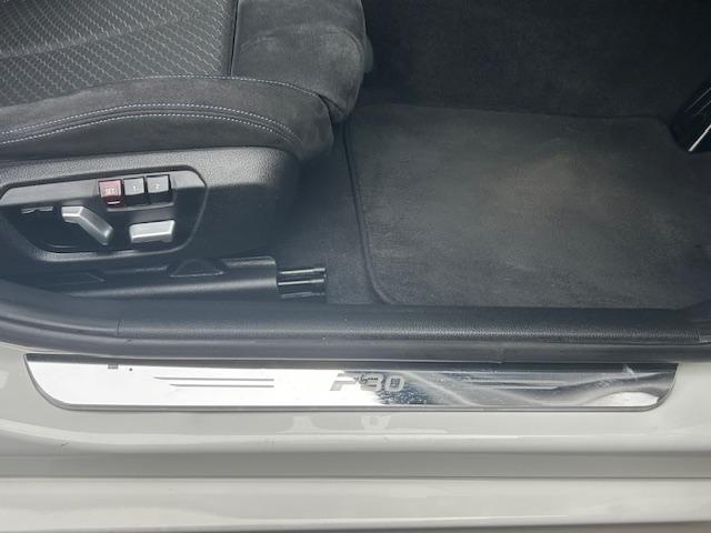 外品スカッフイルミ装備車♪