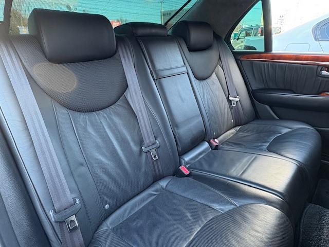 セルシオ Ｃ仕様　インテリアセレクション　保証付　禁煙車　黒革　サンルーフ　サスコン　ＷＯＲＫ製１９ＡＷ　ストレートマフラー　スマートキー　ナビ　Ｂカメラ　ブルートゥースキット　シートエアコン　全席電動シート　クルコン　ＨＩＤ　ＬＥＤフォグ（22枚目）