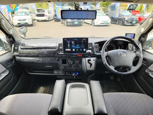 ハイエースバン ロングスーパーGL 保証付 禁煙車 ローダウン エアロ 外品17AW ホワイトレター ベッドキット LEDヘッド&フォグ アルパイン10型フローティングナビ デジタルインナーミラー ETC ガングリップ 木目調インパネ(11枚目)