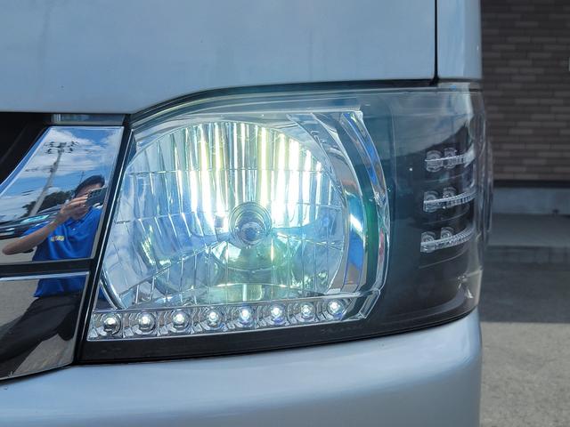 ハイエースバン ロングスーパーGL 保証付 禁煙車 ローダウン エアロ 外品17AW ホワイトレター ベッドキット LEDヘッド&フォグ アルパイン10型フローティングナビ デジタルインナーミラー ETC ガングリップ 木目調インパネ(28枚目)