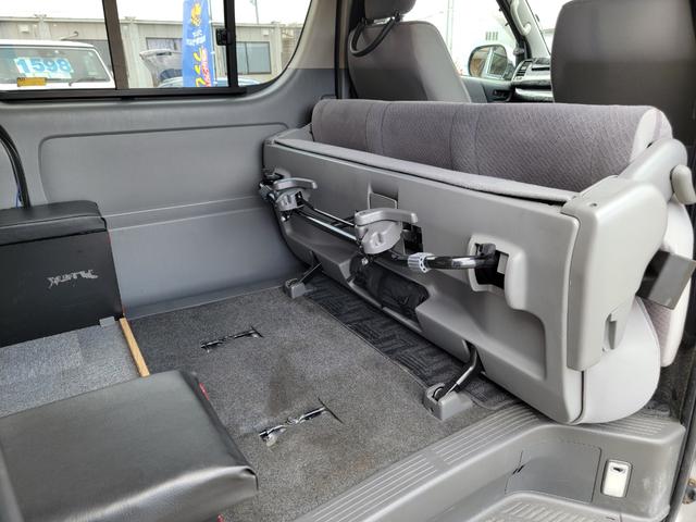 ハイエースバン ロングスーパーGL 保証付 禁煙車 ローダウン エアロ 外品17AW ホワイトレター ベッドキット LEDヘッド&フォグ アルパイン10型フローティングナビ デジタルインナーミラー ETC ガングリップ 木目調インパネ(46枚目)