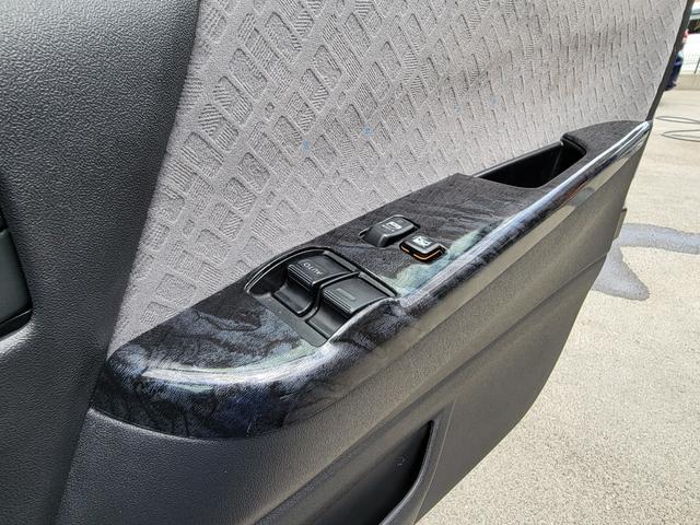 ハイエースバン ロングスーパーGL 保証付 禁煙車 ローダウン エアロ 外品17AW ホワイトレター ベッドキット LEDヘッド&フォグ アルパイン10型フローティングナビ デジタルインナーミラー ETC ガングリップ 木目調インパネ(53枚目)