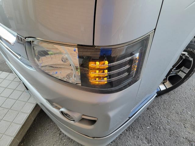 ハイエースバン ロングスーパーGL 保証付 禁煙車 ローダウン エアロ 外品17AW ホワイトレター ベッドキット LEDヘッド&フォグ アルパイン10型フローティングナビ デジタルインナーミラー ETC ガングリップ 木目調インパネ(54枚目)