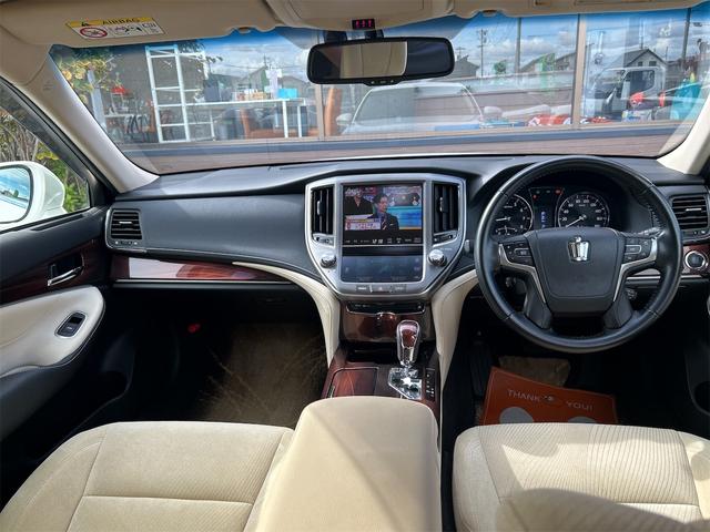 クラウン ロイヤルサルーン ETC クリアランスソナー オートクルーズコントロール バックカメラ TV アルミホイール HID AT スマートキー 電動格納ミラー 盗難防止システム 衝突安全ボディ ABS ESC エアコン(3枚目)