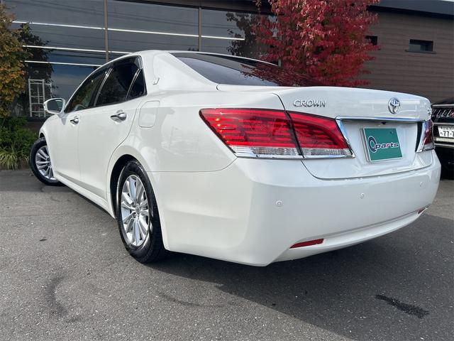 クラウン ロイヤルサルーン ETC クリアランスソナー オートクルーズコントロール バックカメラ TV アルミホイール HID AT スマートキー 電動格納ミラー 盗難防止システム 衝突安全ボディ ABS ESC エアコン(4枚目)