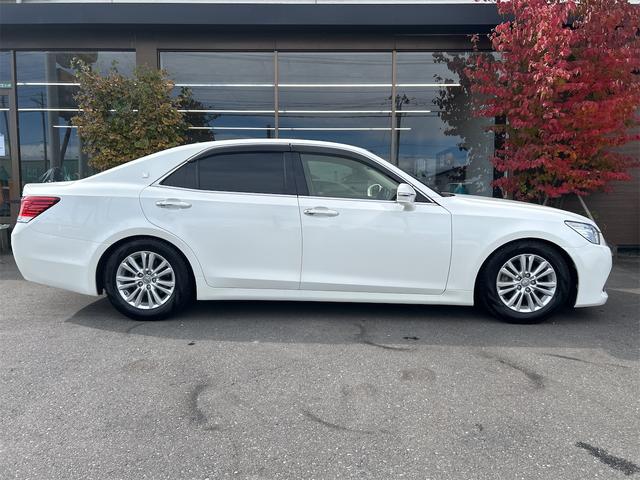 クラウン ロイヤルサルーン ETC クリアランスソナー オートクルーズコントロール バックカメラ TV アルミホイール HID AT スマートキー 電動格納ミラー 盗難防止システム 衝突安全ボディ ABS ESC エアコン(6枚目)