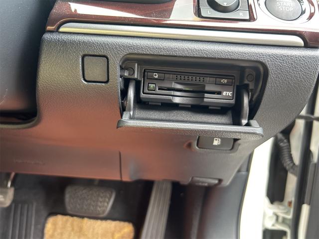 クラウン ロイヤルサルーン ETC クリアランスソナー オートクルーズコントロール バックカメラ TV アルミホイール HID AT スマートキー 電動格納ミラー 盗難防止システム 衝突安全ボディ ABS ESC エアコン(28枚目)