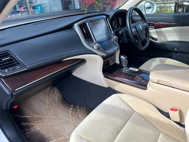 クラウン ロイヤルサルーン ETC クリアランスソナー オートクルーズコントロール バックカメラ TV アルミホイール HID AT スマートキー 電動格納ミラー 盗難防止システム 衝突安全ボディ ABS ESC エアコン(42枚目)