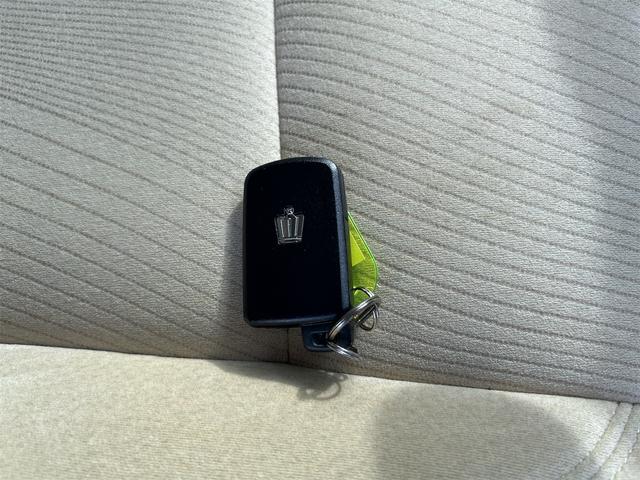 クラウン ロイヤルサルーン ETC クリアランスソナー オートクルーズコントロール バックカメラ TV アルミホイール HID AT スマートキー 電動格納ミラー 盗難防止システム 衝突安全ボディ ABS ESC エアコン(50枚目)