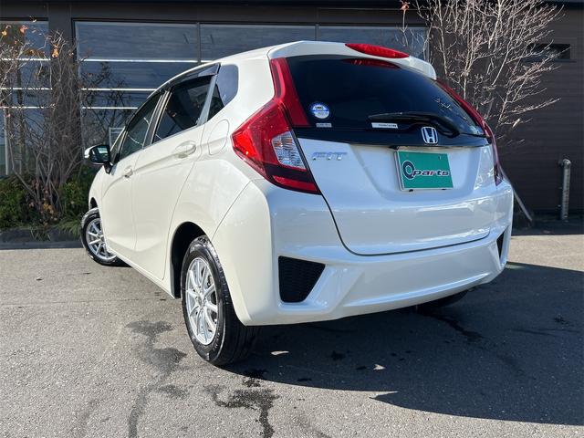 フィット １３Ｇ・Ｆパッケージ　ＥＴＣ　ナビ　衝突被害軽減システム　アルミホイール　スマートキー　アイドリングストップ　電動格納ミラー　フルフラット　ＣＶＴ　盗難防止システム　衝突安全ボディ　ＡＢＳ　ＥＳＣ　ＵＳＢ（4枚目）