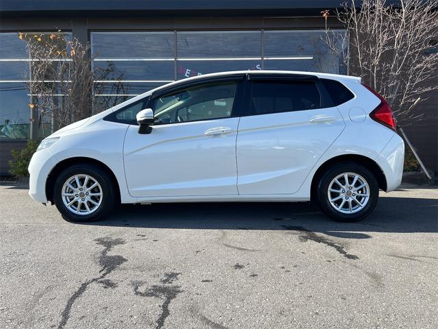 フィット １３Ｇ・Ｆパッケージ　ＥＴＣ　ナビ　衝突被害軽減システム　アルミホイール　スマートキー　アイドリングストップ　電動格納ミラー　フルフラット　ＣＶＴ　盗難防止システム　衝突安全ボディ　ＡＢＳ　ＥＳＣ　ＵＳＢ（7枚目）