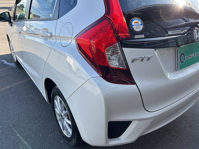 フィット １３Ｇ・Ｆパッケージ　ＥＴＣ　ナビ　衝突被害軽減システム　アルミホイール　スマートキー　アイドリングストップ　電動格納ミラー　フルフラット　ＣＶＴ　盗難防止システム　衝突安全ボディ　ＡＢＳ　ＥＳＣ　ＵＳＢ（11枚目）