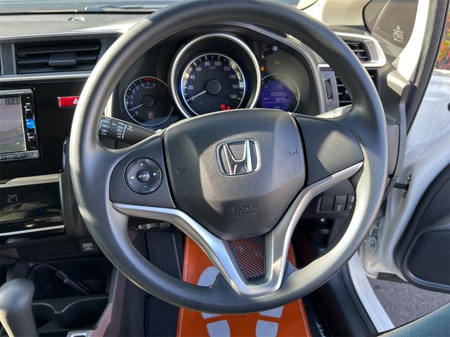 フィット １３Ｇ・Ｆパッケージ　ＥＴＣ　ナビ　衝突被害軽減システム　アルミホイール　スマートキー　アイドリングストップ　電動格納ミラー　フルフラット　ＣＶＴ　盗難防止システム　衝突安全ボディ　ＡＢＳ　ＥＳＣ　ＵＳＢ（20枚目）