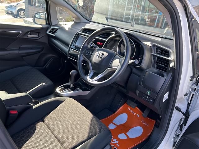 フィット １３Ｇ・Ｆパッケージ　ＥＴＣ　ナビ　衝突被害軽減システム　アルミホイール　スマートキー　アイドリングストップ　電動格納ミラー　フルフラット　ＣＶＴ　盗難防止システム　衝突安全ボディ　ＡＢＳ　ＥＳＣ　ＵＳＢ（30枚目）