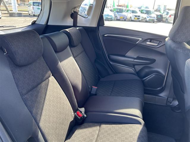 フィット １３Ｇ・Ｆパッケージ　ＥＴＣ　ナビ　衝突被害軽減システム　アルミホイール　スマートキー　アイドリングストップ　電動格納ミラー　フルフラット　ＣＶＴ　盗難防止システム　衝突安全ボディ　ＡＢＳ　ＥＳＣ　ＵＳＢ（34枚目）