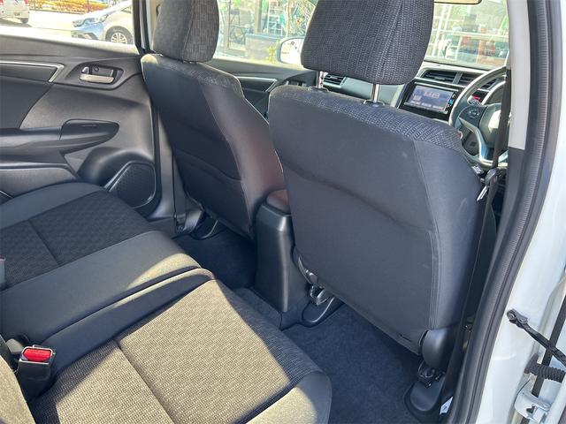 フィット １３Ｇ・Ｆパッケージ　ＥＴＣ　ナビ　衝突被害軽減システム　アルミホイール　スマートキー　アイドリングストップ　電動格納ミラー　フルフラット　ＣＶＴ　盗難防止システム　衝突安全ボディ　ＡＢＳ　ＥＳＣ　ＵＳＢ（35枚目）