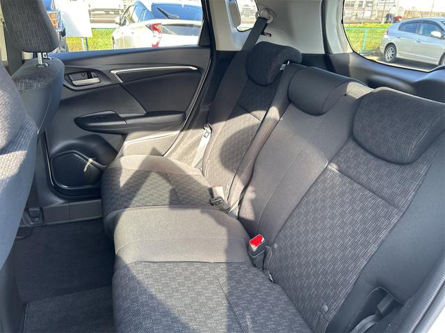 フィット １３Ｇ・Ｆパッケージ　ＥＴＣ　ナビ　衝突被害軽減システム　アルミホイール　スマートキー　アイドリングストップ　電動格納ミラー　フルフラット　ＣＶＴ　盗難防止システム　衝突安全ボディ　ＡＢＳ　ＥＳＣ　ＵＳＢ（39枚目）