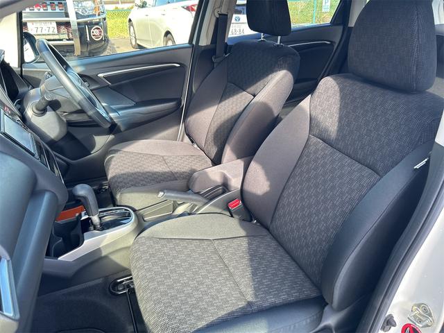 フィット １３Ｇ・Ｆパッケージ　ＥＴＣ　ナビ　衝突被害軽減システム　アルミホイール　スマートキー　アイドリングストップ　電動格納ミラー　フルフラット　ＣＶＴ　盗難防止システム　衝突安全ボディ　ＡＢＳ　ＥＳＣ　ＵＳＢ（42枚目）