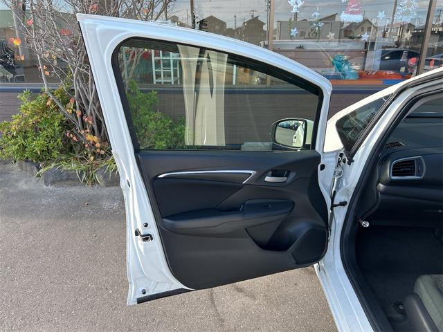 フィット １３Ｇ・Ｆパッケージ　ＥＴＣ　ナビ　衝突被害軽減システム　アルミホイール　スマートキー　アイドリングストップ　電動格納ミラー　フルフラット　ＣＶＴ　盗難防止システム　衝突安全ボディ　ＡＢＳ　ＥＳＣ　ＵＳＢ（46枚目）