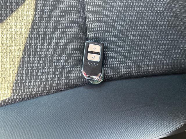 フィット １３Ｇ・Ｆパッケージ　ＥＴＣ　ナビ　衝突被害軽減システム　アルミホイール　スマートキー　アイドリングストップ　電動格納ミラー　フルフラット　ＣＶＴ　盗難防止システム　衝突安全ボディ　ＡＢＳ　ＥＳＣ　ＵＳＢ（49枚目）