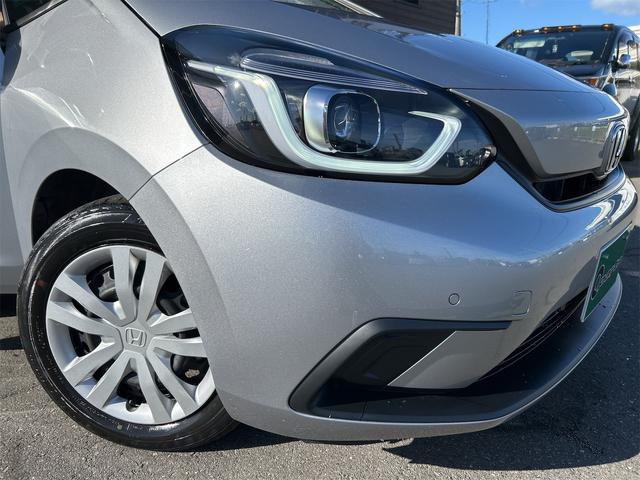 フィット ｅ：ＨＥＶベーシック　バックカメラ　ナビ　ＴＶ　クリアランスソナー　オートクルーズコントロール　衝突被害軽減システム　オートライト　ＬＥＤヘッドランプ　スマートキー　アイドリングストップ　電動格納ミラー　ＣＶＴ（8枚目）