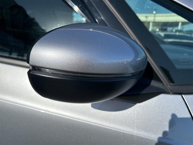 フィット ｅ：ＨＥＶベーシック　バックカメラ　ナビ　ＴＶ　クリアランスソナー　オートクルーズコントロール　衝突被害軽減システム　オートライト　ＬＥＤヘッドランプ　スマートキー　アイドリングストップ　電動格納ミラー　ＣＶＴ（12枚目）