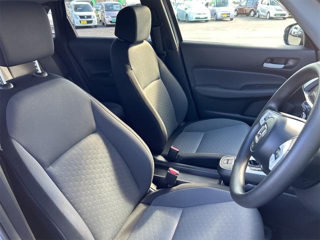 フィット ｅ：ＨＥＶベーシック　バックカメラ　ナビ　ＴＶ　クリアランスソナー　オートクルーズコントロール　衝突被害軽減システム　オートライト　ＬＥＤヘッドランプ　スマートキー　アイドリングストップ　電動格納ミラー　ＣＶＴ（32枚目）